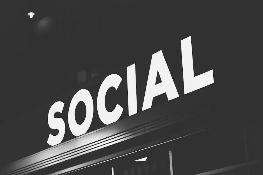 Photo common social phenomena mistakes
